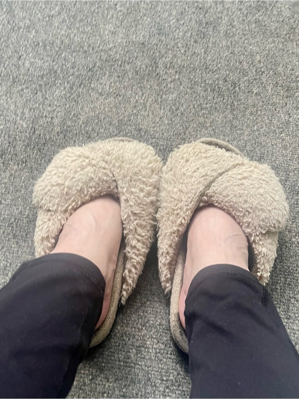 Roam Used Slippers 6.5-7